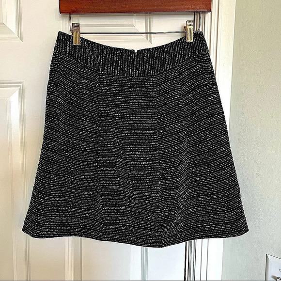 𝅺Halogen black and ivory tweed zipper back pockets mini skirt size 4 - Picture 1 of 12